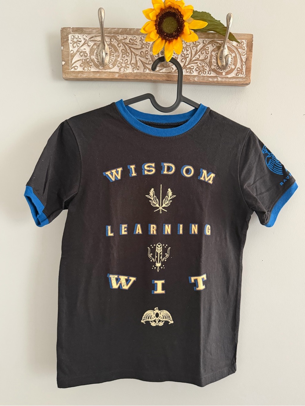 UNIVERSAL ORLANDO Harry Potter Ravenclaw Wit Wisdom Tee - Size Youth Small